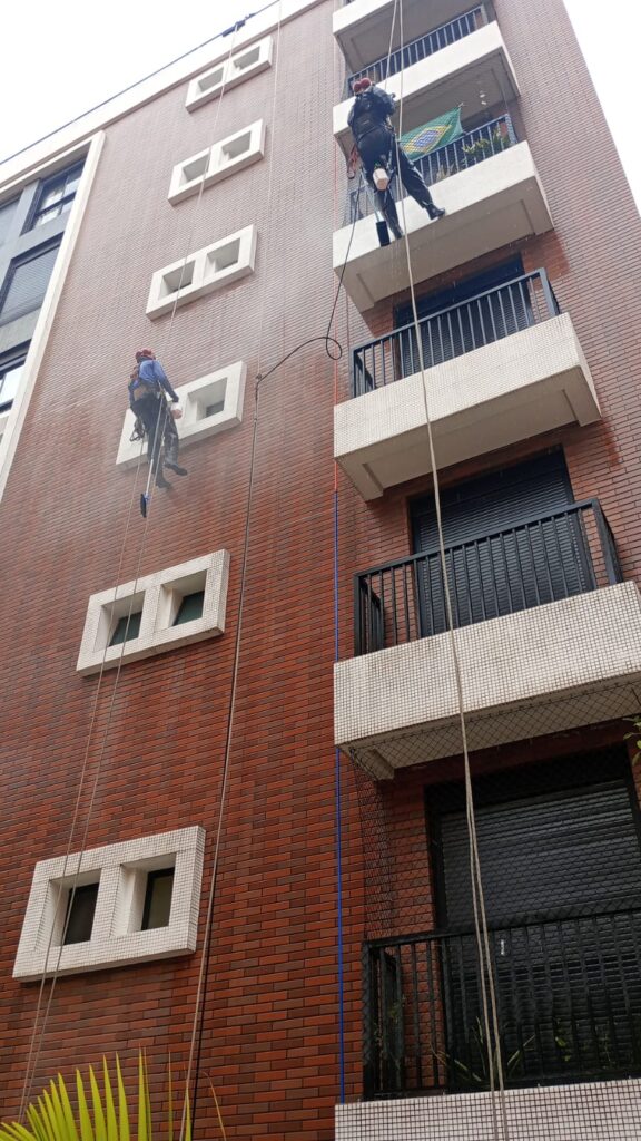 O que é trabalho em altura, e quando contratar uma empresa para isso (1)